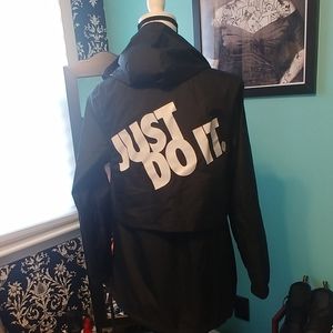 ▪Nike windbreaker▪